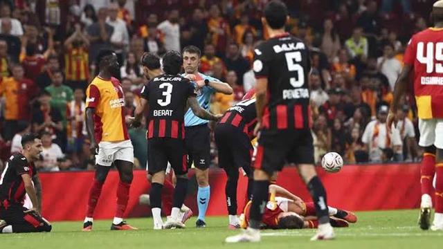 İlk Kırmızı Kart